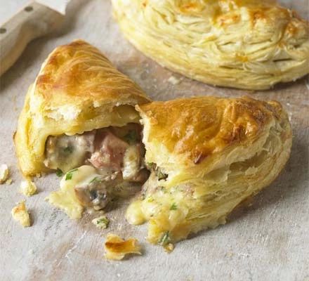 Leftover Gammon Recipes, Mushroom Puffs, Mushroom Turnovers, Baking Ham, Pastry Turnovers, Cheese Turnovers, Party Food Display, Leek Potato, Pasties Recipes