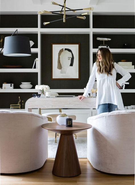 Step Inside Influencer Ashley Roberston's Functional, Modern, and Glamorous Texas Home Black And White Home Office, Chic Office Space, Black And White Office, Painting House, White Office, Modern Home Office, Chic Office, Office Inspiration, The Teacher