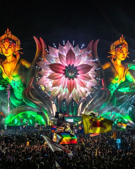 Esoteric Festival, Rave Party Decorations, Edc Mexico, Tomorrowland Festival, Future Concert, Festival Paint, Fyre Festival, Concert Lights, Goku Y Vegeta