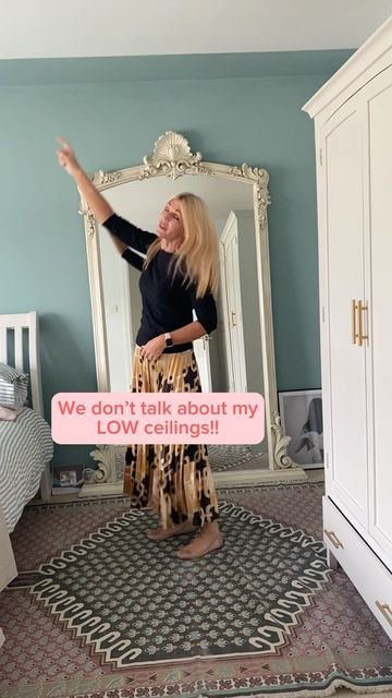 Melissa Warnock on Instagram: "It’s an oldie but a goodie. I posted this video somewhere else last night and got the best term for us folk with standard ceilings - ‘low ceiling peasants’. That’s actually how it feels sometimes. 🤣🤣 Are you a low ceiling peasant or a towering high ceiling-ed Queen? #ceiling #paintedceiling #paintedceiling #paintinghacks #paintingtips #diyhomedecor #diy #beforeandafter #diyprojects #diyproject #diyideas #diydecor #diyhome #girlswhodiy #diyvideos #belfastblogger One Wall And Ceiling Same Color Bedroom, Low Ceilings Tricks Living Room, Houses With Low Ceilings, Low Ceiling Decor, Low Ceiling Paint Ideas, Make Ceiling Look Higher, Bedroom With Low Ceiling, Low Ceiling Bedroom Ideas, Painted Ceiling Bedroom