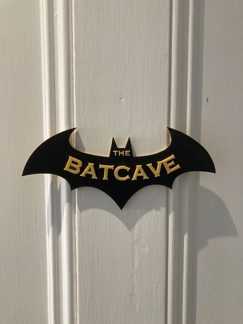 3D Printed Batman Logo “THE BATCAVE” 3D Text For Boys Room Wall Or Door Decor  | eBay Batman Diy Decorations, Batman House Decor, Bat Room Decor, Dc Room Decor, Door Decorations Bedroom Aesthetic, Batman Room Ideas Boys, Batman Bedroom Ideas, Batman Room Ideas, Nerd Room Aesthetic