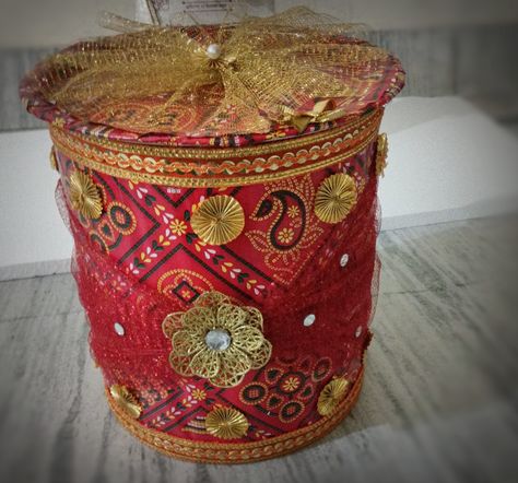 Tanki decoration Shaadi Decor, Handmade Hamper, Packing Idea, Handmade Decorative Items, Drum Design, Baby Fancy Dress, Thali Decoration Ideas, Boat Crafts, Rajasthani Dress