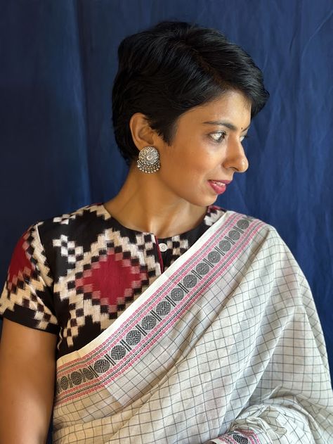 Red black ikat blouse  Handwoven ikat cotton blouse Lined with soft cotton mul Can be worn as a crop top with skirts and pants as well  To view more similar blouses, pls click on https://aavaranaa.com/blouses/ Kantha Blouse Designs, Mul Cotton Saree, Ikat Blouse, Cotton Saree Blouse Designs, Cotton Saree Blouse, Crop Top Skirt, Tile Work, Beautiful Tile, Designer Sarees