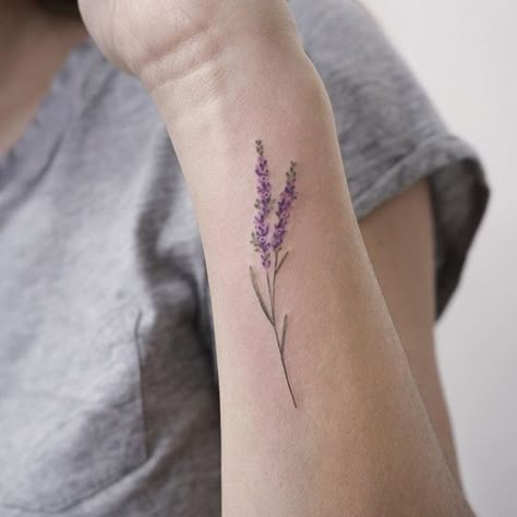 Lilac Tattoo, Heather Flower, Purple Tattoos, Lavender Tattoo, Flower Tattoo Sleeve, Black Ink Tattoos, Flower Tattoo Designs, Tattoo Designs For Women, Simplistic Tattoos