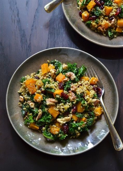 This roasted butternut squash freekeh salad is a delicious combination of fall squash, ancient grains, and tender kale. Easy. Healthy. Vegan. Freekeh Salad, Freekeh Recipes, Chard Recipes Healthy, Autumn Salad Recipes, Butternut Squash Salad, Chard Recipes, Squash Salad, Diner Recept, Grain Salad