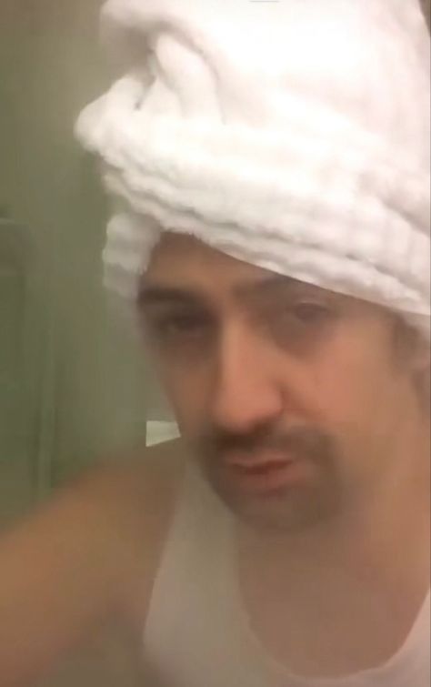 Lin manuel MIRANDA Lin Manuel Miranda Hamilton, Lin Manuel Miranda Aesthetic, Cursed Lin Manuel Miranda, Lin Manuel Miranda Cursed, Lin Manuel Miranda Pfp, Lin Manuel Miranda Funny Pictures, Lin Manuel Miranda Funny Videos, Hamilton Pfp, Funny Lin Manuel Miranda