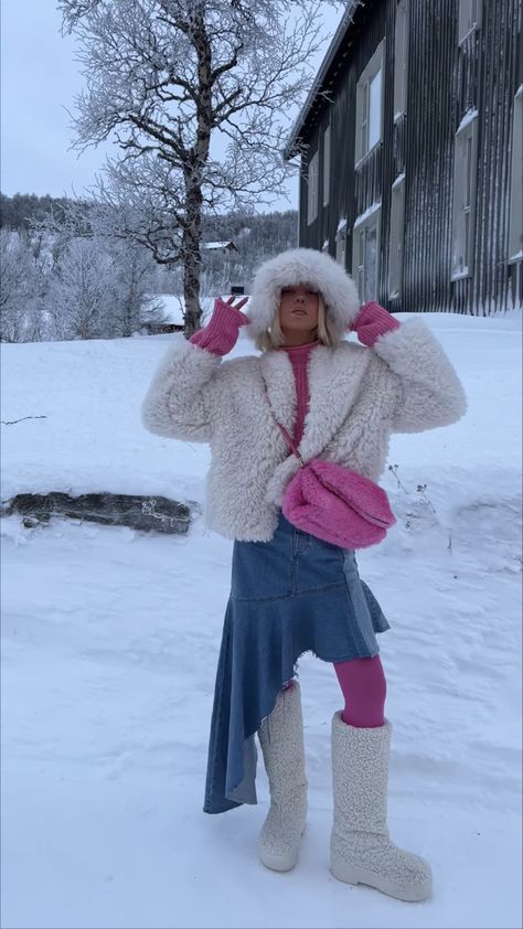 Fur Coat Skirt Outfit, Fuzzy Midi Skirt, White Fur Aesthetic Outfit, Winter Fur Outfits Aesthetic, Fur Winter Outfits Y2k, Back To College Outfits, Hslot Outfit Ideas, First Day Outfit, Snow Outfit