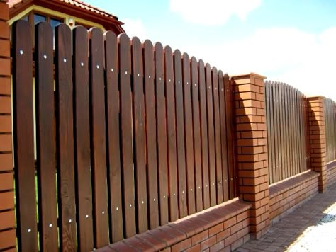 Simple Fence Ideas, Simple Fence, Pagar Modern, Wood Fence Gates, Fence Wall Design, Wood Fence Design, Brick Columns, Modern Fence Design, House Fence Design