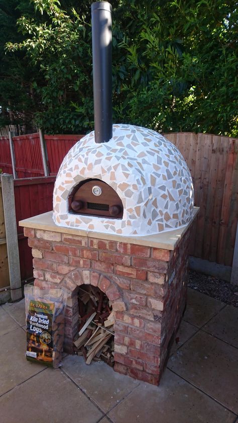 Homemade Pizza Oven, Outdoor Pizza Oven Kits, Home Pizza Oven, Brick Pizza Oven Outdoor, Pizza Oven Outdoor Diy, Backyard Pizza Oven, Build A Pizza Oven, Pizza Oven Outdoor Kitchen, Oven Diy