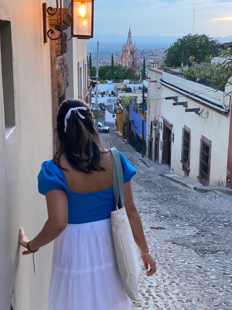 Mexico#mexcio #sanmigueldeallende #sanmiguel San Miguel De Allende Photo Ideas, Mexico City Picture Ideas, Mexico Picture Ideas, Mountain Picture Ideas, Mexico Fits, Mexico Summer, Mexico Pictures, Latina Aesthetic, Street Pics