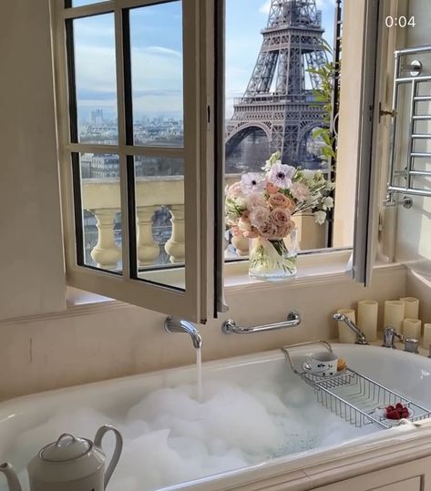 Dream Houses Paris, Cute Paris Apartment, Homes In Paris, Paris Aesthetic House, Paris Apartments Interiors, Luxury Parisian Apartment, Paris Flat Parisian Apartment, Paris Apartment Bathroom, French Apartment Aesthetic Bathroom