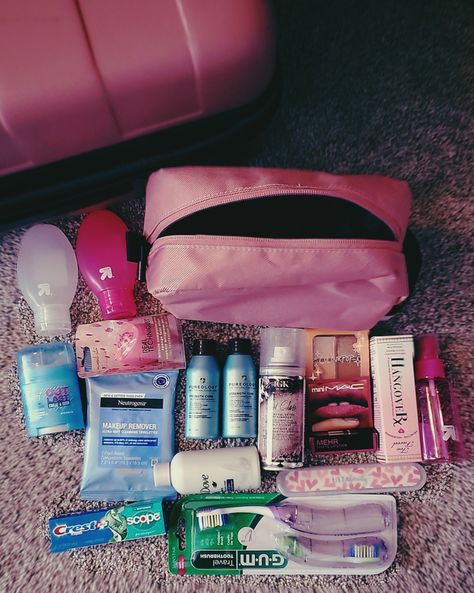 Mini travel items, makeup bag, cosmetics bag, hair care, skin care, makeup, carry on bag Makeup Travel Bag Beauty Essentials, Skin Care Travel Kit, Vaction Outfits, Minimalist Makeup Bag, Skincare Girl, Neutrogena Makeup Remover, Bags 2014, Latina Makeup, Makeup Bag Essentials