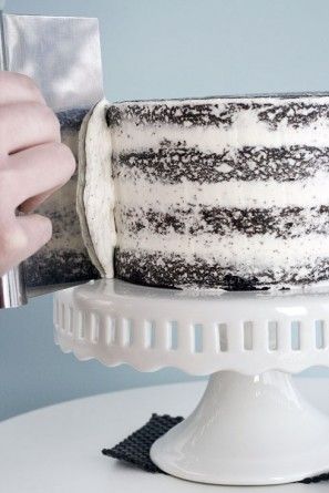 Five Ways to Frost a Cake Like a Professional Frost A Cake, Crumb Coat, Torte Creative, Dessert Oreo, Frosting Techniques, Torte Cupcake, Layer Cakes, Cupcake Cake, Cake Decorating Tutorials