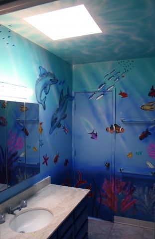 Fish Themed Bathroom, Nostalgia Bathroom, Ocean Themed House, Ocean Aesthetic Bathroom, Under Water Bathroom Theme, Frutiger Aero Bathroom, Aquatic Bedroom Aesthetic, Ocean Core Room, Bathroom Remodel Ocean Theme