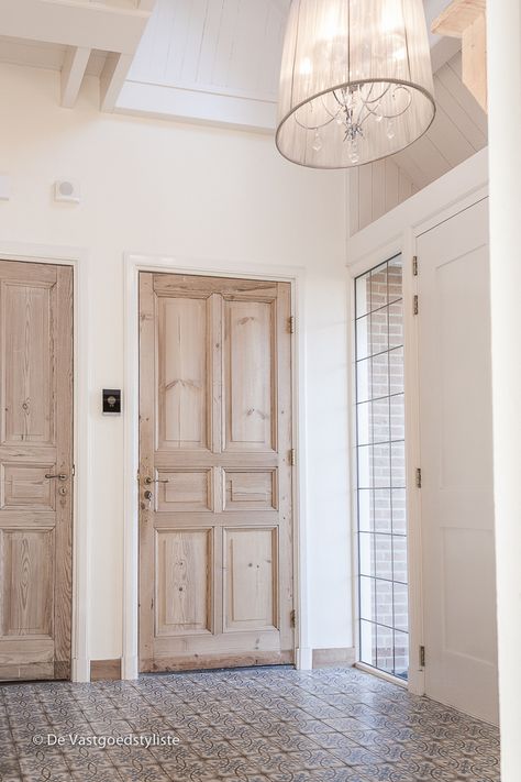 Light Wooden Doors Interior, White Wooden Doors Interior, Tall Interior Doors, Natural Wood Doors Interior, White Oak Front Doors, Wood Door Paint, Stained Doors, Wooden Doors Interior, Interior Windows