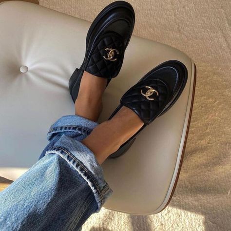 6 Timeless Loafer Trends That You're About to See Everywhere This Year Mango Heels, H&m Heels, Loafers Trend, Chanel Loafers, Timeless Shoes, Block Heel Loafers, Buckle Loafers, Chanel Dress, Loafers Style