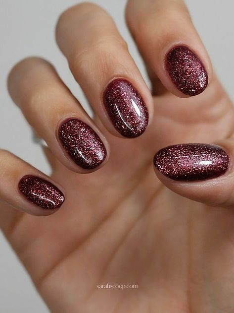 35+ Maroon and Burgundy Nails Designs | Sarah Scoop Christmas Burgundy Nails, Maroon Sparkle Nails, Burgundy Dip Nails, Maroon Glitter Nails, Mauve Nails With Glitter, Old Lady Nails, Burgundy Glitter Nails, Burgundy Nails With Glitter, Rosegold Nailart