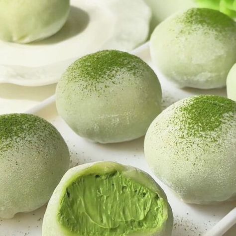 Green Mochi, Mochi Aesthetic, Ice Cream Mochi, Matcha Snacks, Green Tea Mochi, Matcha Desserts, Matcha Mochi, Green Desserts, Matcha Dessert