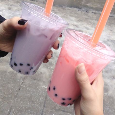 Pinterest: @ luxuryserenity Bubble Tea Boba, Tumblr Food, Boba Drink, Resep Diet, Bubble Milk Tea, Black Nail Polish, Black Nail, Boba Tea, Starbucks Drinks