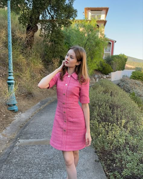 Pink Casual Outfit Summer, Femenine Outfits Style Summer, Witch Wardrobe, Little Pink Dress, Outfit Modest, Gossip Girl Outfits, Aesthetic Feed, Black Dresses Classy, Stylish Short Dresses