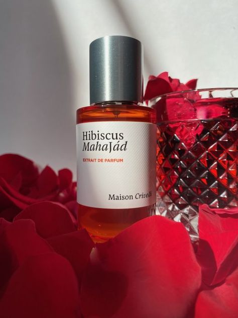 Hibiscus Mahajad Maison Crivelli Winner - ÇaFleureBon Perfume Blog Maison Crivelli Hibiscus Mahajad, Hibiscus Mahajad, Hibiscus Perfume, Perfume Aesthetic, Designer Perfume, Flower Perfume, Fragrances Perfume Woman, Perfume Collection Fragrance, Perfume Packaging