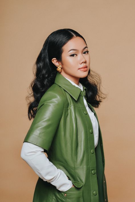 Green Backdrop Photoshoot, Green Background Photoshoot, Website Headshots, Leaves Photoshoot, Yura Yunita, Portraits Reference, Green Photoshoot, Monochromatic Portrait, Green Leather Jacket