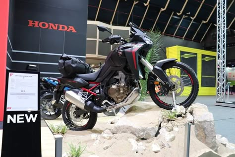 Honda Africa Twin, Showroom Ideas, Honda Racing, Phone Store, Exhibition Booth Design, Ipoh, Car Showroom, Mobile Shop, Exhibition Booth