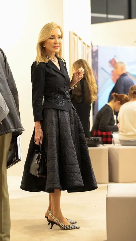 Dior Blazer, Ladylike Outfits, Dior Skirt, Dior Girl, Blazer And Skirt, Dior Fashion, Classic Style Women, All Black Outfit, Blazer Outfits