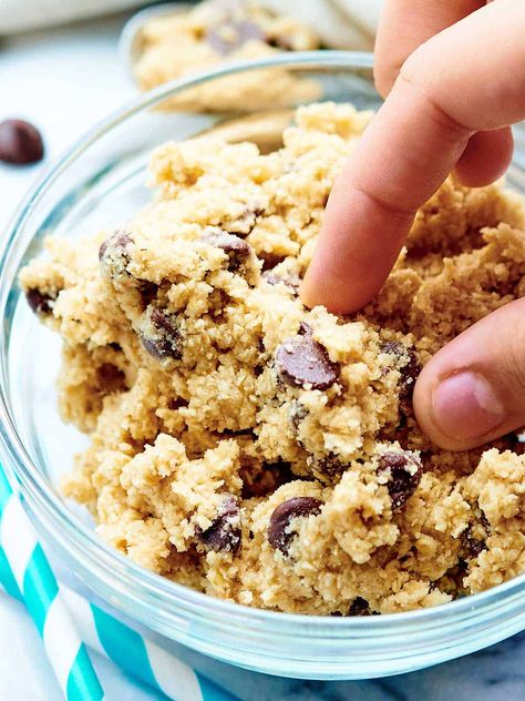 Edible Cookie Dough Recipe - Eggless & Flourless Easy Edible Cookie Dough, Edible Cookie Dough Healthy, Homemade Oat Flour, Eggless Cookie Dough Recipe, Oat Flour Cookies, Chocolate Chip Cookie Dough Recipe, Flourless Chocolate Chip Cookies, Sugar Cookie Dough Recipe, Edible Chocolate Chip Cookie Dough