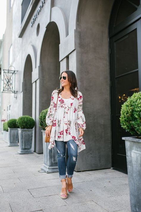 Summer Tunic Outfits, Long Tops With Jeans, Tunic Outfit Ideas, Floral Tunic Outfit, Tunic Outfit Summer, Tunic Tops With Jeans, Tunic Tops Outfit, Stylish Tunic Tops, Tops Outfit