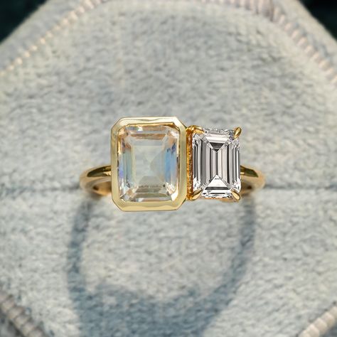 Gold Unique Engagement Ring, Two Stone Ring, Smaragd Ring, Emerald Cut Ring, Engagement Ring For Her, Yellow Diamond Rings, Emerald Cut Rings, Natural Gemstone Jewelry, Antique Ring