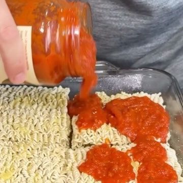 Food Dudes on Instagram: "Ramen Lasagna: You HAVE to Try This! #easyrecipes #ramen #foodhacks #homecooking" Ramen Noodle Pizza Crust, Ramen Noodles Lasagna, Lasagna With Ramen Noodles, Taco Ramen Noodle Recipes, Ramen Lasagna Recipe, Ramen Noodle Lasagna, Ramen Lasagna, Hamburger Dip, Oreo Lasagna