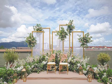 Wana FIRMAH WEDDINGS on Instagram: “Assalamualaikum. There is something so romantic escaping to a secret rooftop, hidden away from the world below with the one you love.…” Terrace Wedding Decoration, Rooftop Wedding Decor, Nikkah Decor, Simple Backdrop, Stage Designs, Small Terrace, Easy Backdrops, Garden Wedding Decorations, Rooftop Wedding