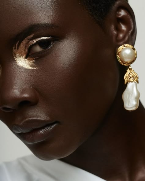 Jewelry Branding Ideas, Editorial Glam, Dripping Gold, Gold Statement Jewelry, Golden Makeup, Jewelry Photography Styling, African Earrings, Black Femininity, Jewelry Ads