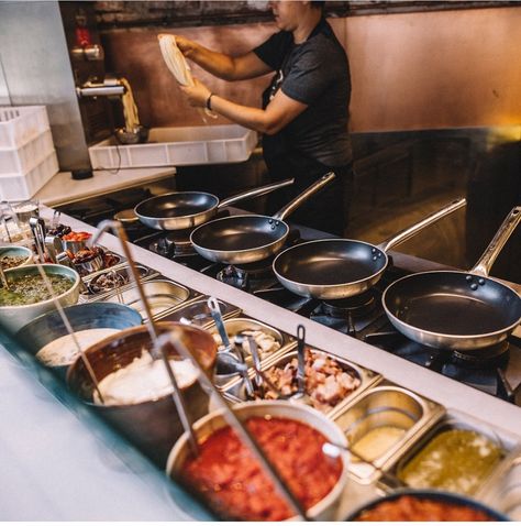 Food Truck Interior, Open Kitchen Restaurant, Pasta Restaurant, Pizzeria Design, Restaurant Kitchen Design, Pasta Shop, Pasta Restaurants, Industrial Kitchen Design, Pasta Bar