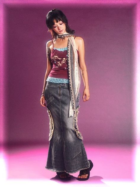 Frutiger Aero Outfits, Motif Soutache, Outfit Inspo Y2k, 2000s Japanese Fashion, 2000s Outfits, 2000s Style, 2000s Fashion Outfits, Striped Scarves, Denim Details