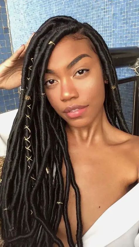 Faux Locs: Everything to Know About this Hairdo – Svelte Magazine Faux Locs Extensions, Box Dreads, Locs Extensions, Black Box Braids, Short Locs Hairstyles, Faux Locs Hairstyles, Braids Hairstyles Pictures, Braided Wig, Girls Braids