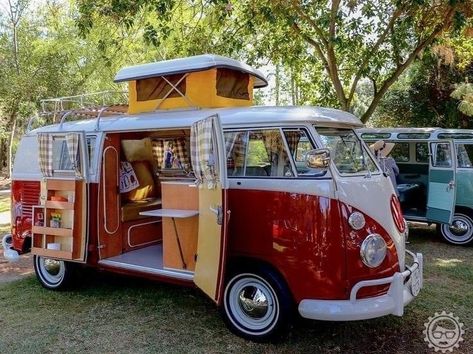 Vw Vintage Van, Volkswagen Camper Van Vintage, Volkswagen Van Aesthetic, Vintage Vans Vehicles, Volkswagen Bus Aesthetic, Volkswagen Van Interior, Retro Volkswagen Van, Campervan Volkswagen, Old Vw Van