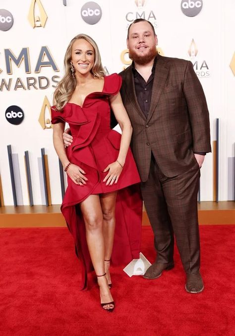 2023 CMA Awards: Red Carpet Arrivals | Entertainment Tonight Gold Sequin Gown, All Black Suit, Fringe Clothing, Luke Combs, Gold Gown, Black Attire, Cma Awards, Colorful Jumpsuit, Couple Dress