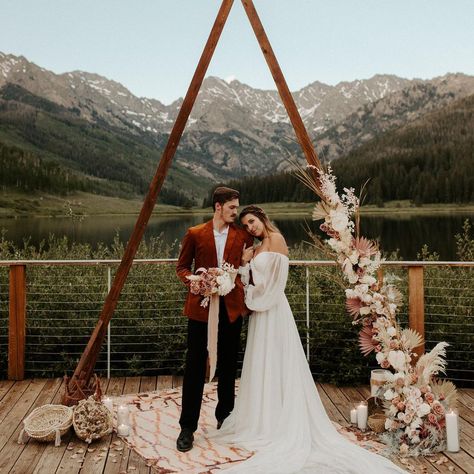 This Must Be The Place: 29 Magical Micro Wedding Venues Across The US Vail Elopement, Micro Wedding Venues, Breckenridge Elopement, Dream Wedding Locations, Lake Elopement, Elopement Colorado, Airbnb Wedding, Hiking Elopement, Elopement Planning