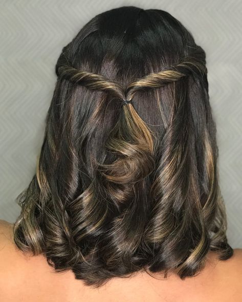 Penteados simples para casamento: 60 ideias e tutoriais fáceis de fazer Long Bridal Hair, Simple Prom Hair, Hairdos For Short Hair, Peinados Fáciles Para Cabello Corto, Penteado Cabelo Curto, Sporty Hairstyles, Short Hair Styles Easy, Braids For Short Hair, Short Bob Hairstyles