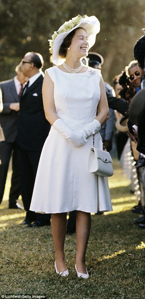 Elizabeth Windsor, Elizabeth Queen, Young Queen Elizabeth, Elizabeth 2, Queen Hat, Royal Hats, Rainha Elizabeth Ii, Hm The Queen, Reine Elizabeth Ii