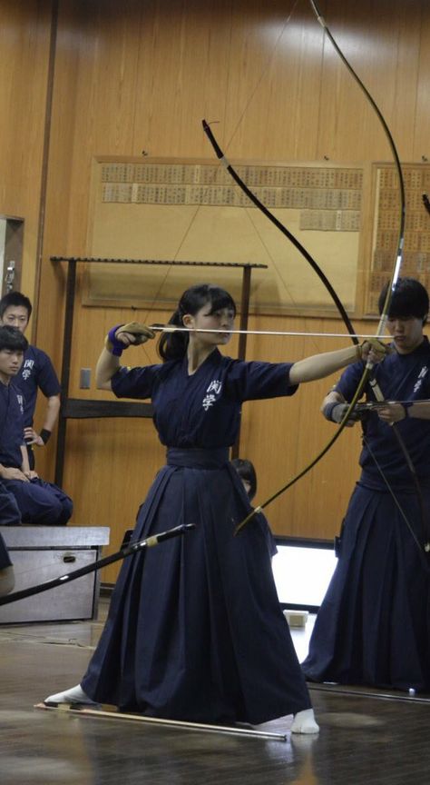 Archery Japan, Archer Pose, Archery Aesthetic, Female Martial Artists, Martial Arts Styles, Ju Jitsu, Martial Arts Workout, Martial Arts Training, Aesthetic Japan