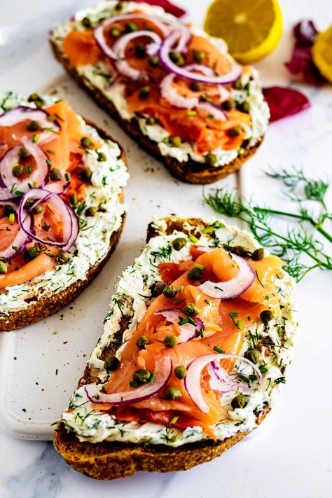 Smoked Salmon Toasts (Quick & Easy Recipe!) - Heavenly Home Cooking Smoked Salmon Breakfast, Salmon Breakfast, Lox And Bagels, Salmon Bagel, Salmon Cream Cheese, Smoked Salmon Recipes, Healthy Lunch Ideas, Breakfast Toast, Think Food