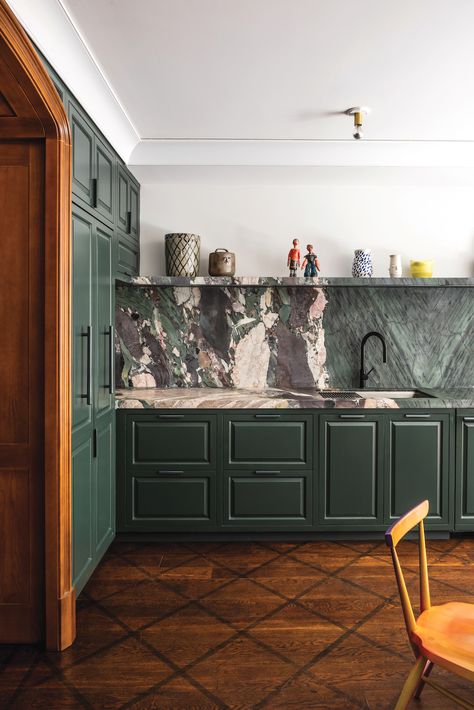 Kitchen Design Cozy, Color In Kitchen, Cozy College Dorm, Reapolstering Chairs, Decorating A Small Apartment, Quartzite Countertops Kitchen, Green Quartzite, Green Countertops, Bold Kitchen