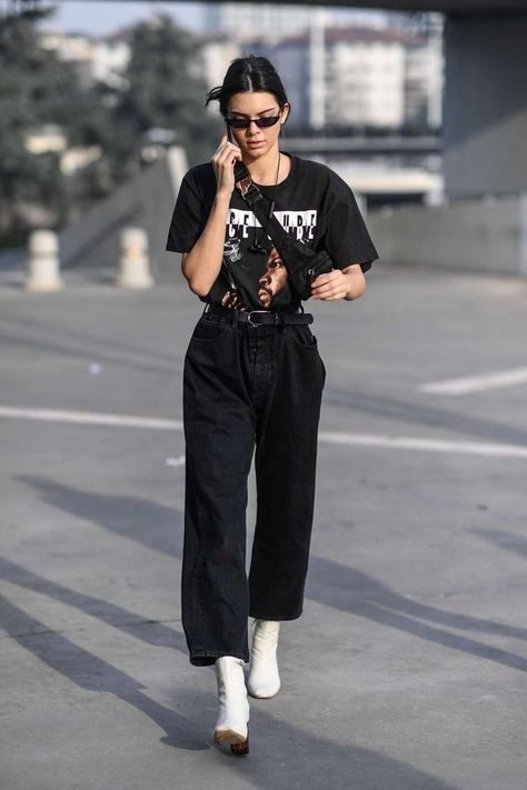 Denim jeans, black. #fashion #style #outfits #womensfashion #streetstyle #luxurystyle #modernfashion #summerfashion Kendall Jenner Outfits Street Styles, Kendall Jenner Style Casual, Kendall Jenner Outfits Casual, Stile Kendall Jenner, Outfits Primavera, Kendall Jenner Street Style, Kendall Style, Kendall Jenner Outfits, Jenner Outfits