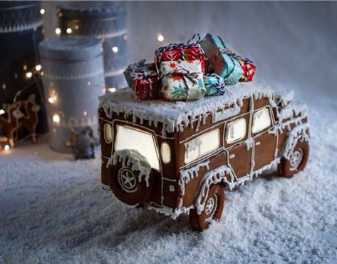 Gingerbread Truck, Gingerbread House Designs, Gingerbread House Cookies, Gingerbread Village, Gingerbread House Decorations, Christmas Gingerbread House, Christmas Sweets, Christmas Cooking, Christmas Goodies