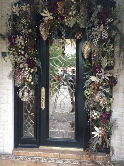 Christmas Doorway Decorations, Easy Outdoor Christmas Decorations, Christmas Entry, Christmas Front Doors, Christmas Mantel Decorations, Christmas Porch Decor, Christmas Decorations Diy Outdoor, Indoor Christmas Decorations, Christmas Mantels