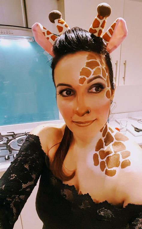 Giraffe Face Paint, Giraffe Make Up, Giraffe Face, World Book Day Ideas, Giraffe Costume, Lion King Jr, World Book Day Costumes, Book Day Costumes, Giraffe Painting