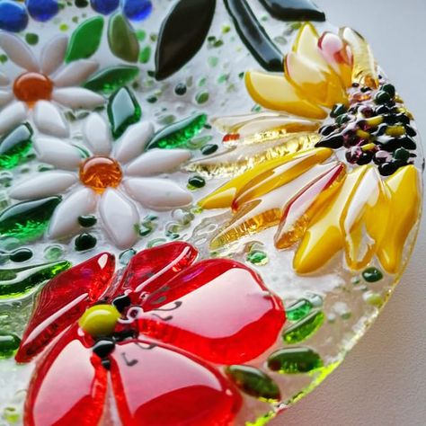 Fused Glass Bowls, Fused Glass Plates Bowls, Bowl With Flowers, Fused Glass Flowers, Glass Bowl Decor, Fused Glass Dishes, Fused Glass Wall Art, Fused Glass Bowl, Fused Glass Plates